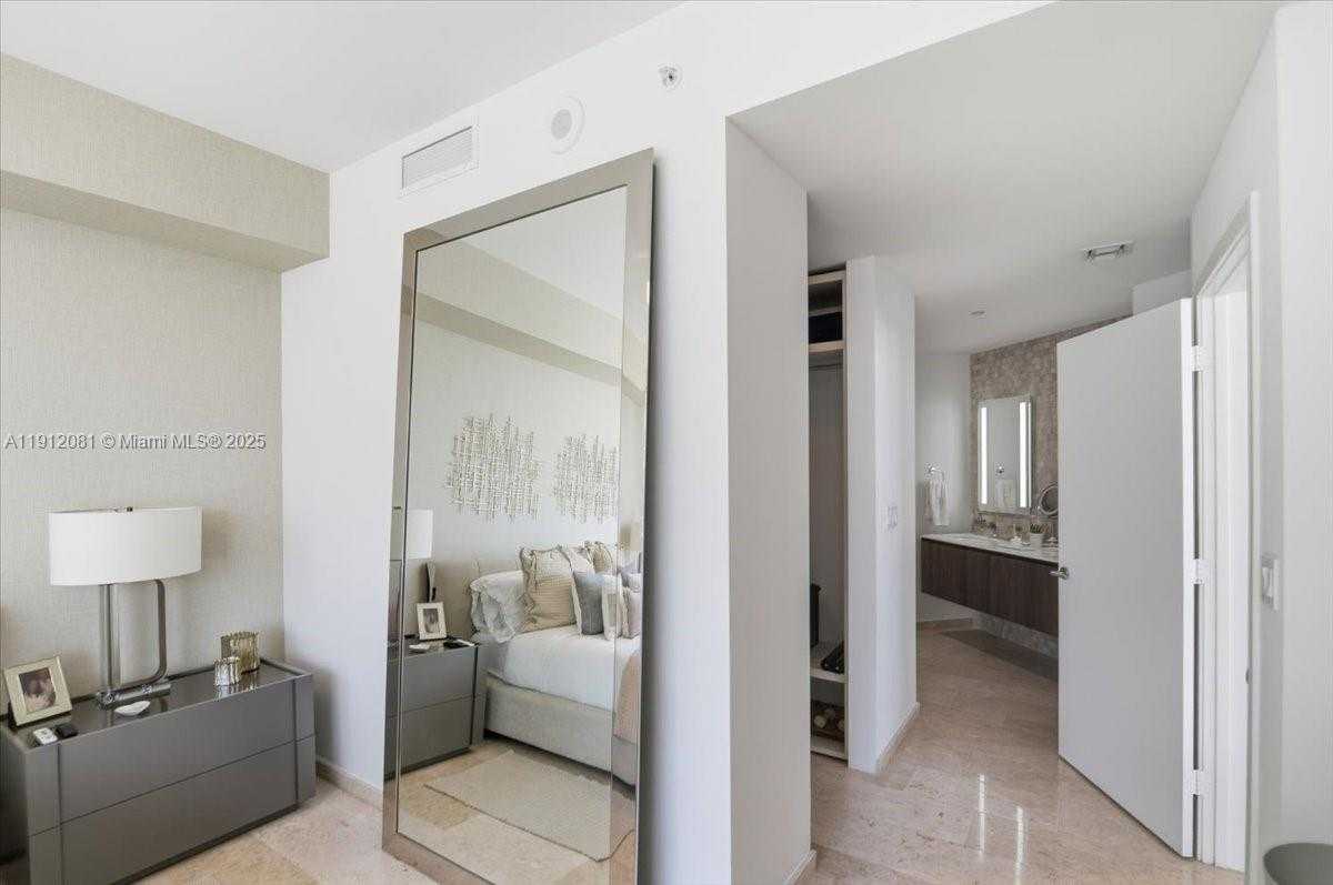 Small Image of 88 SOUTH WEST 7TH ST #1111, Miami Number 33