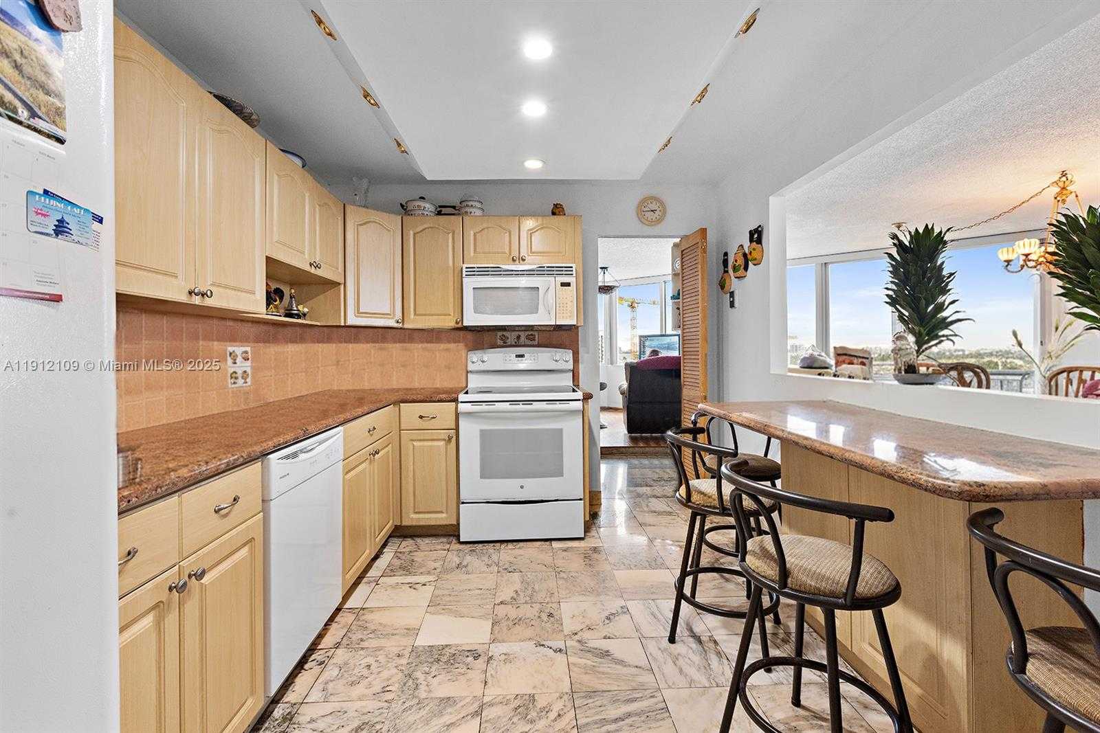 Small Image of 7135 COLLINS AVE #1425, Miami Beach Number 10