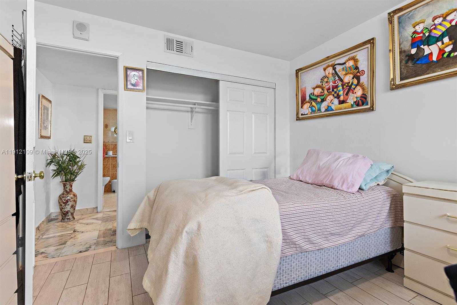 Small Image of 7135 COLLINS AVE #1425, Miami Beach Number 25