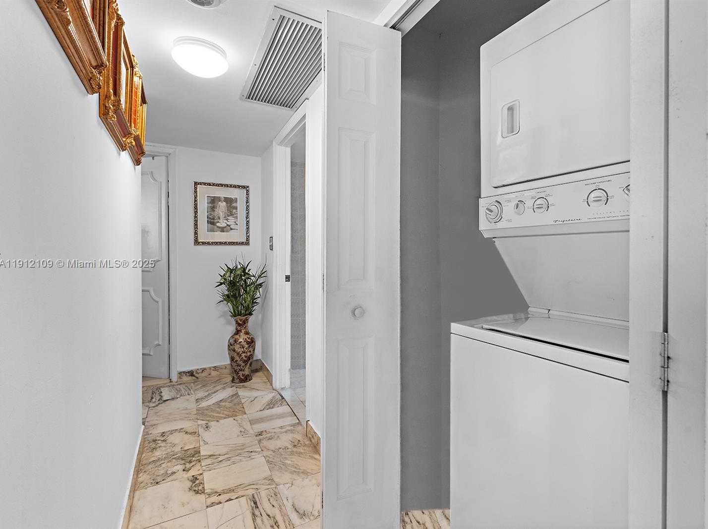 Small Image of 7135 COLLINS AVE #1425, Miami Beach Number 5