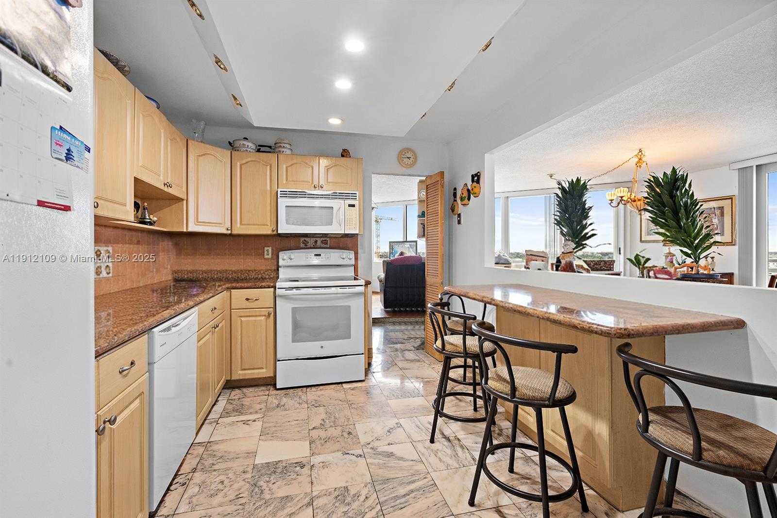 Small Image of 7135 COLLINS AVE #1425, Miami Beach Number 9