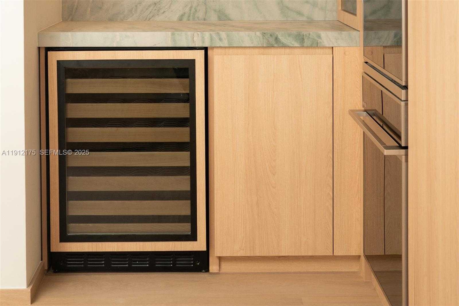 Small Image of 3 GROVE ISLE DR #C902, Miami Number 4