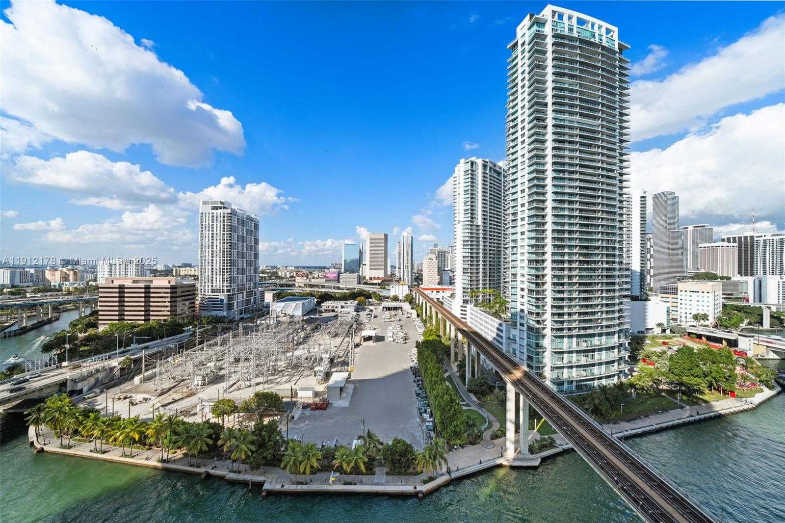 Small Image of 690 SOUTH WEST 1ST CT #2101, Miami Number 14