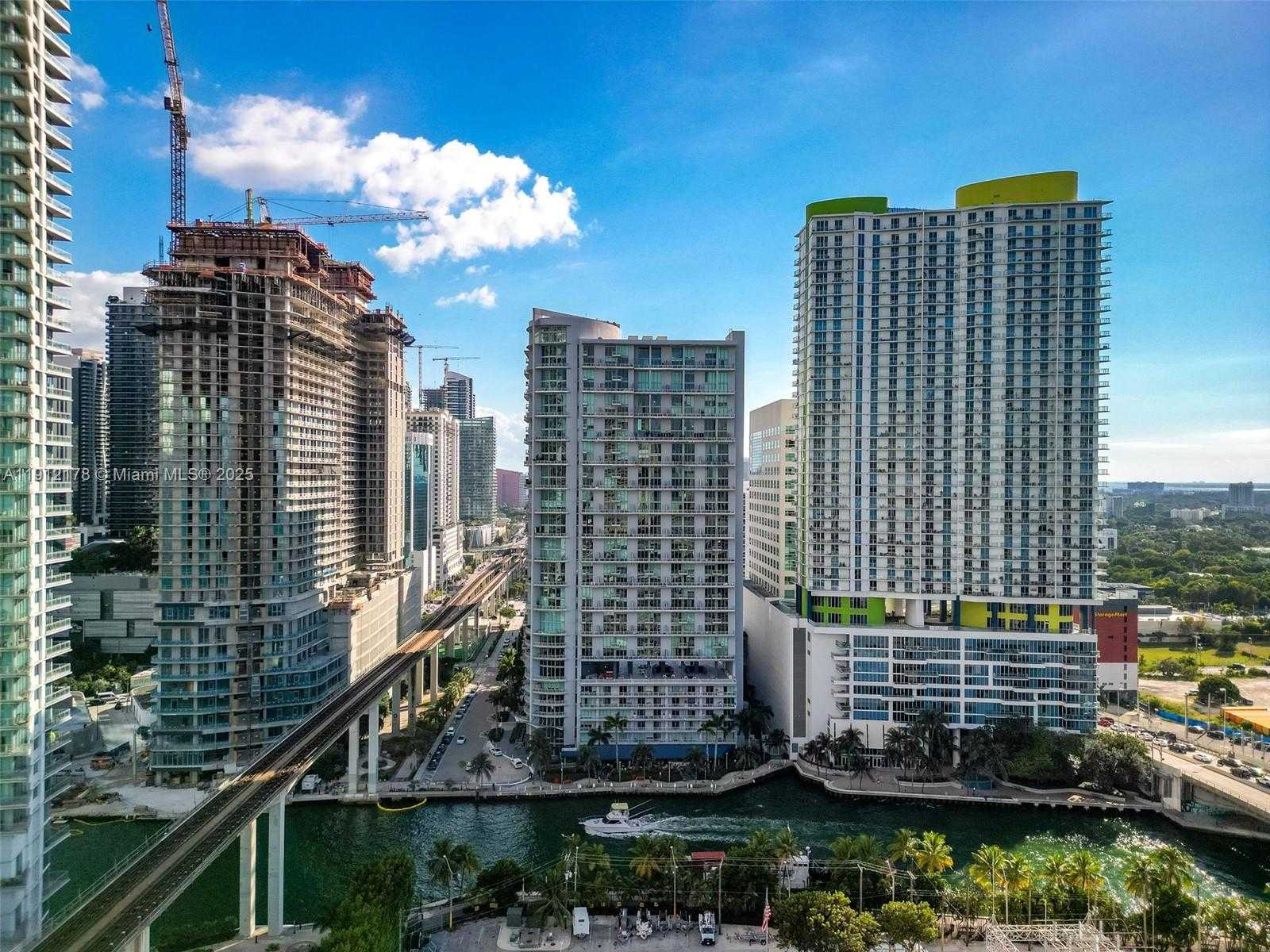 Small Image of 690 SOUTH WEST 1ST CT #2101, Miami Number 17