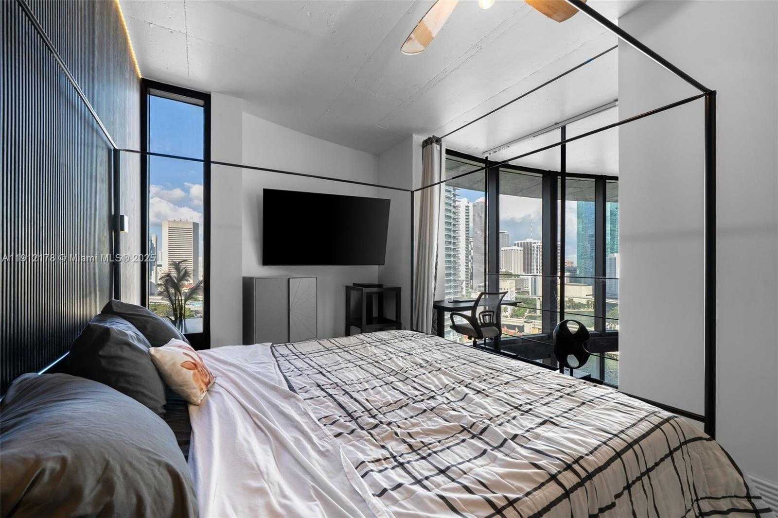 Small Image of 690 SOUTH WEST 1ST CT #2101, Miami Number 23