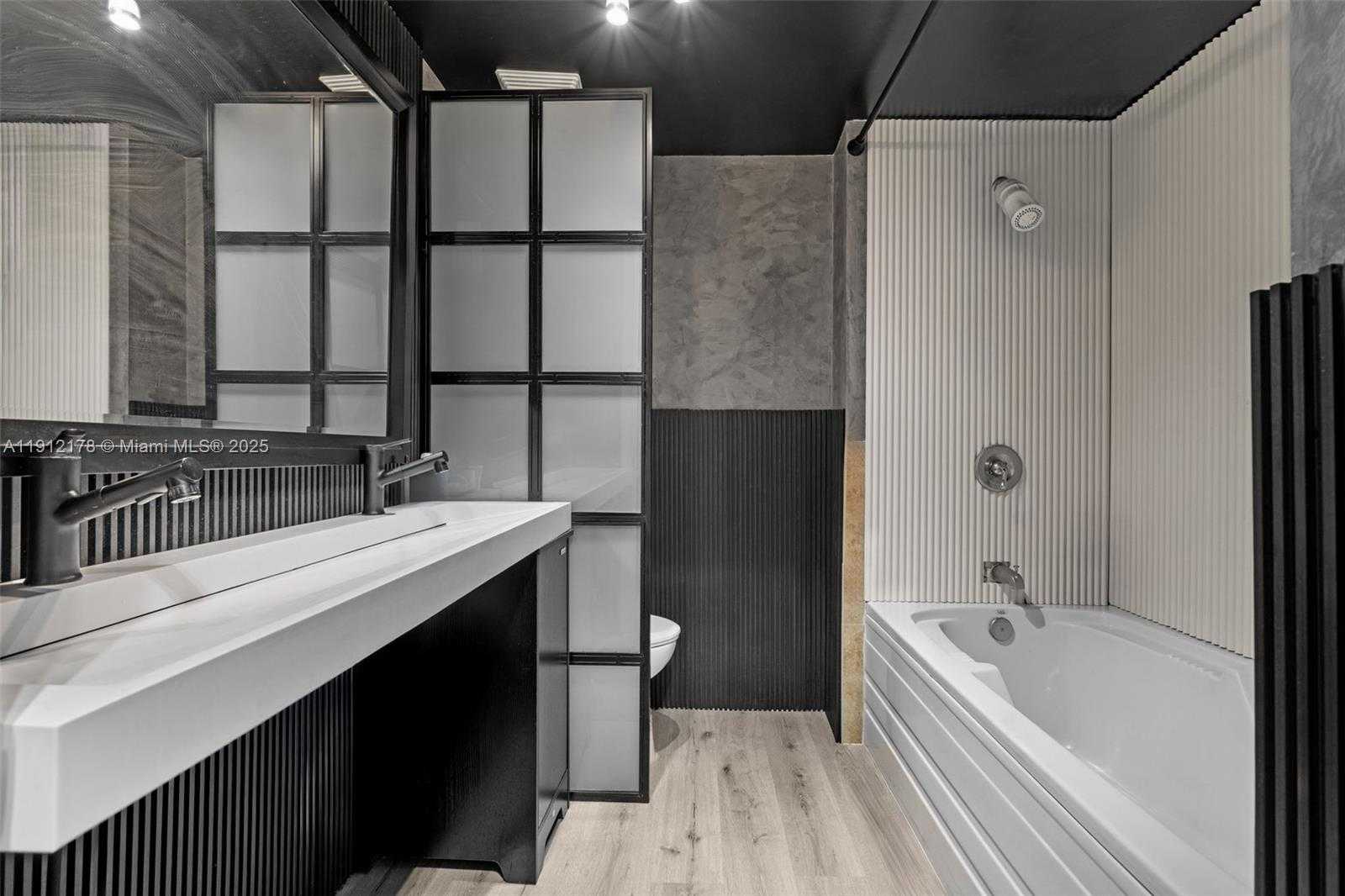 Small Image of 690 SOUTH WEST 1ST CT #2101, Miami Number 26