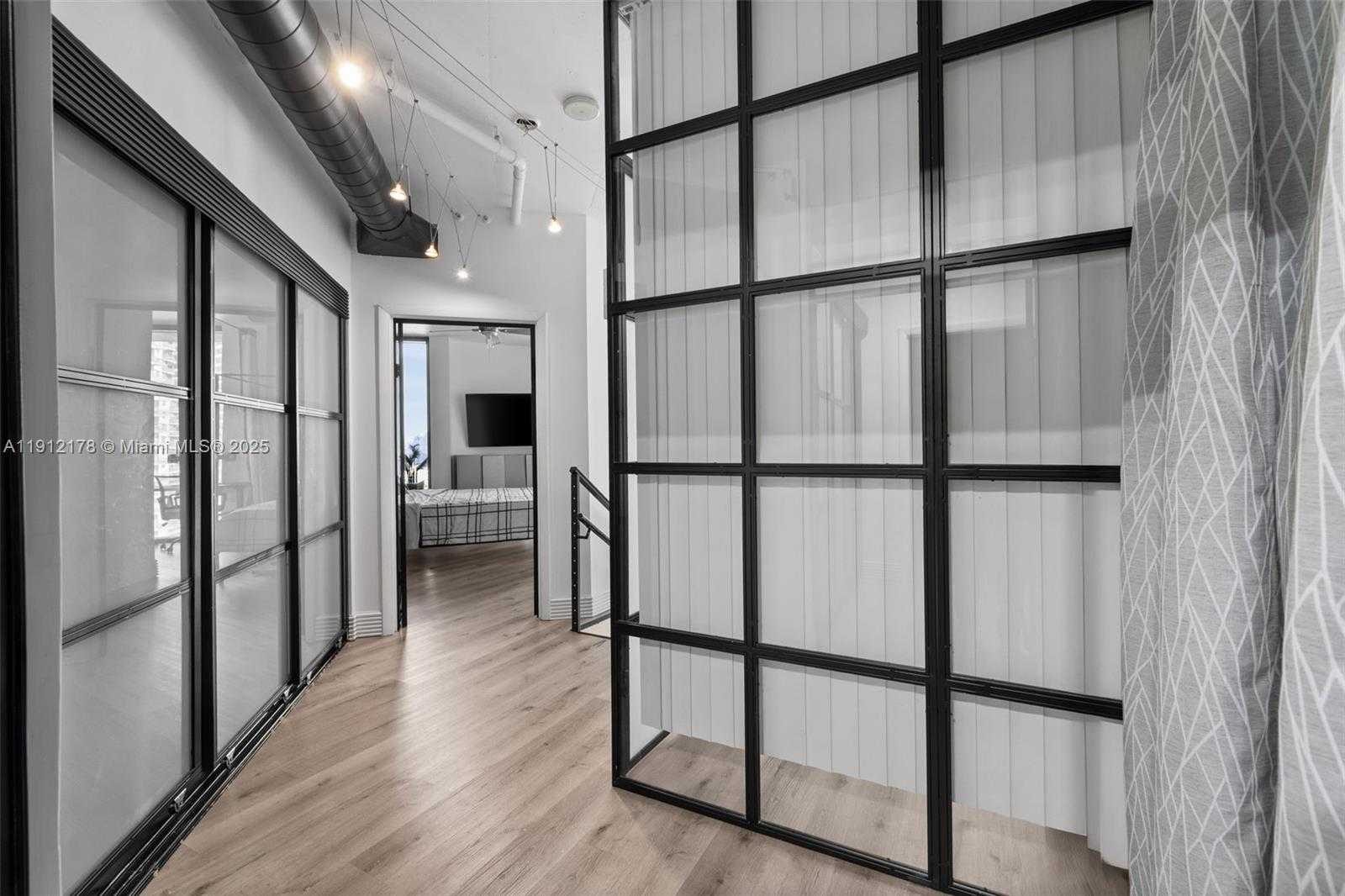 Small Image of 690 SOUTH WEST 1ST CT #2101, Miami Number 28