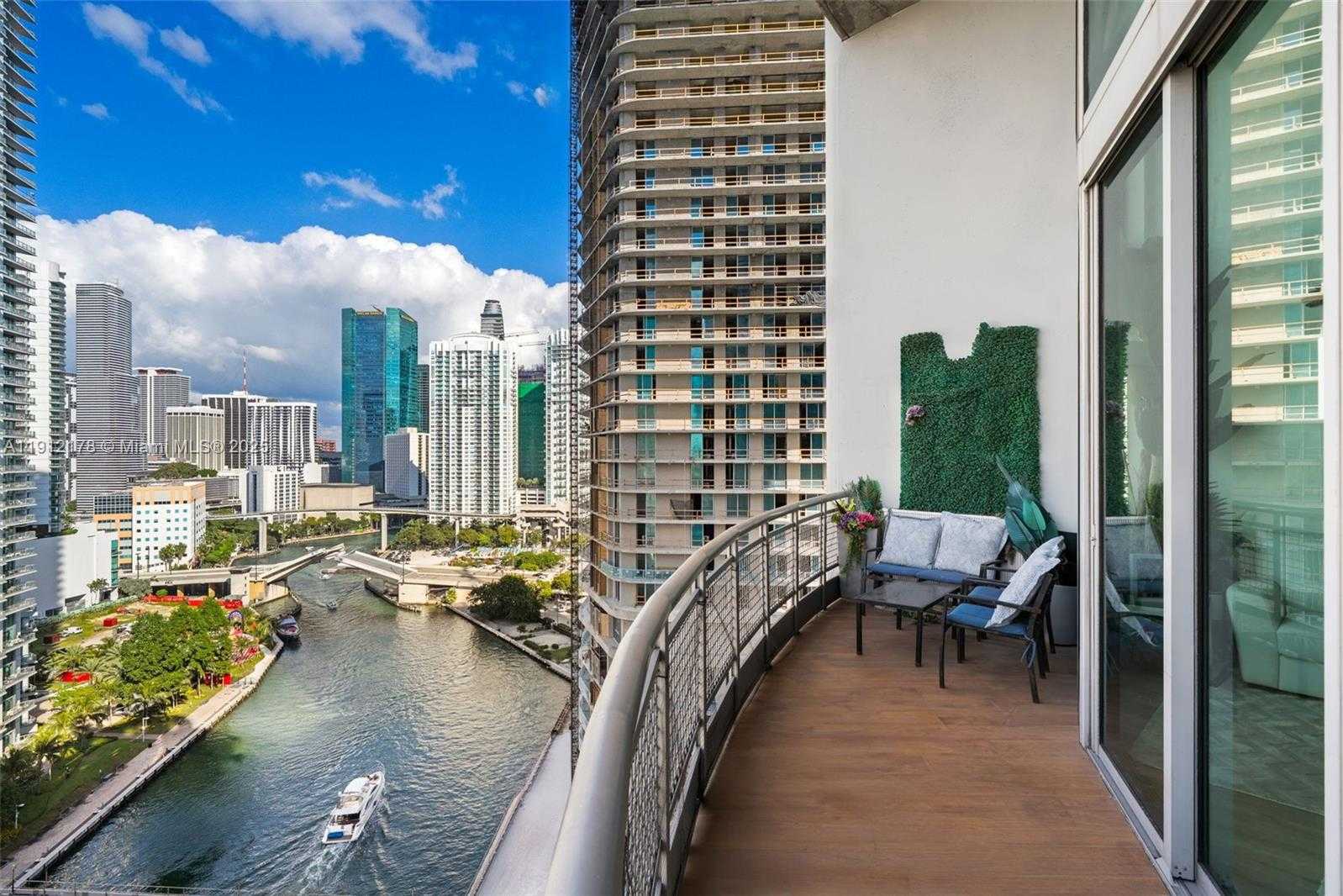 Small Image of 690 SOUTH WEST 1ST CT #2101, Miami Number 32