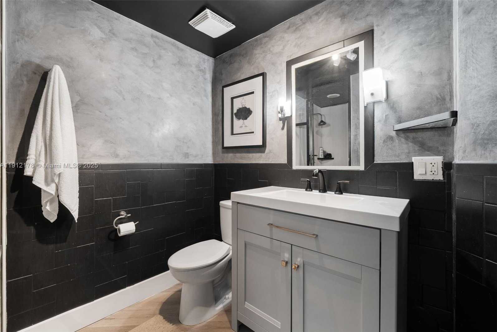 Small Image of 690 SOUTH WEST 1ST CT #2101, Miami Number 37