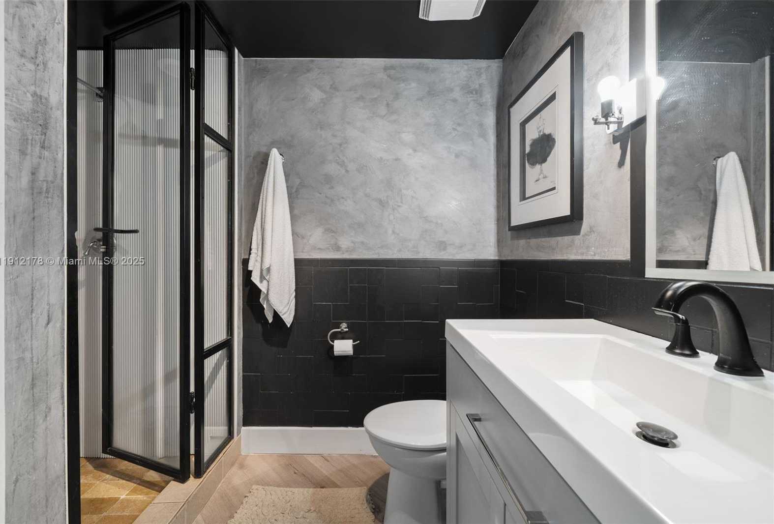 Small Image of 690 SOUTH WEST 1ST CT #2101, Miami Number 38