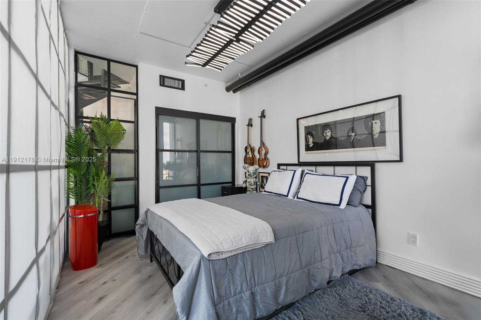 Small Image of 690 SOUTH WEST 1ST CT #2101, Miami Number 45