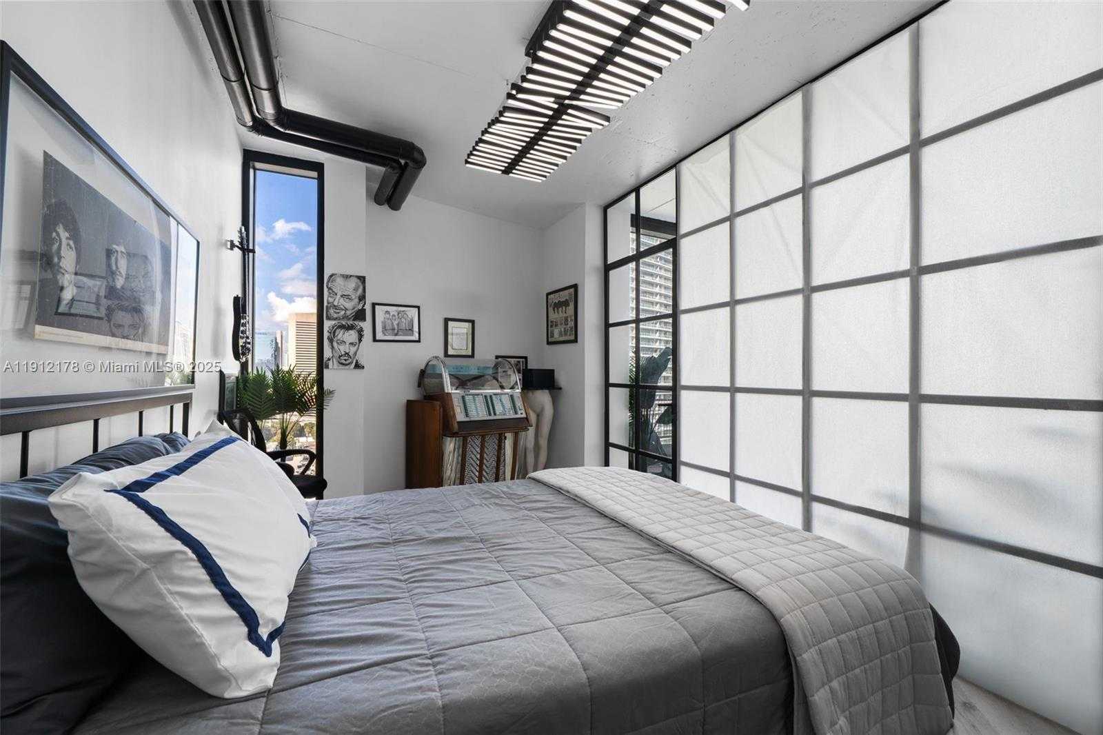 Small Image of 690 SOUTH WEST 1ST CT #2101, Miami Number 46