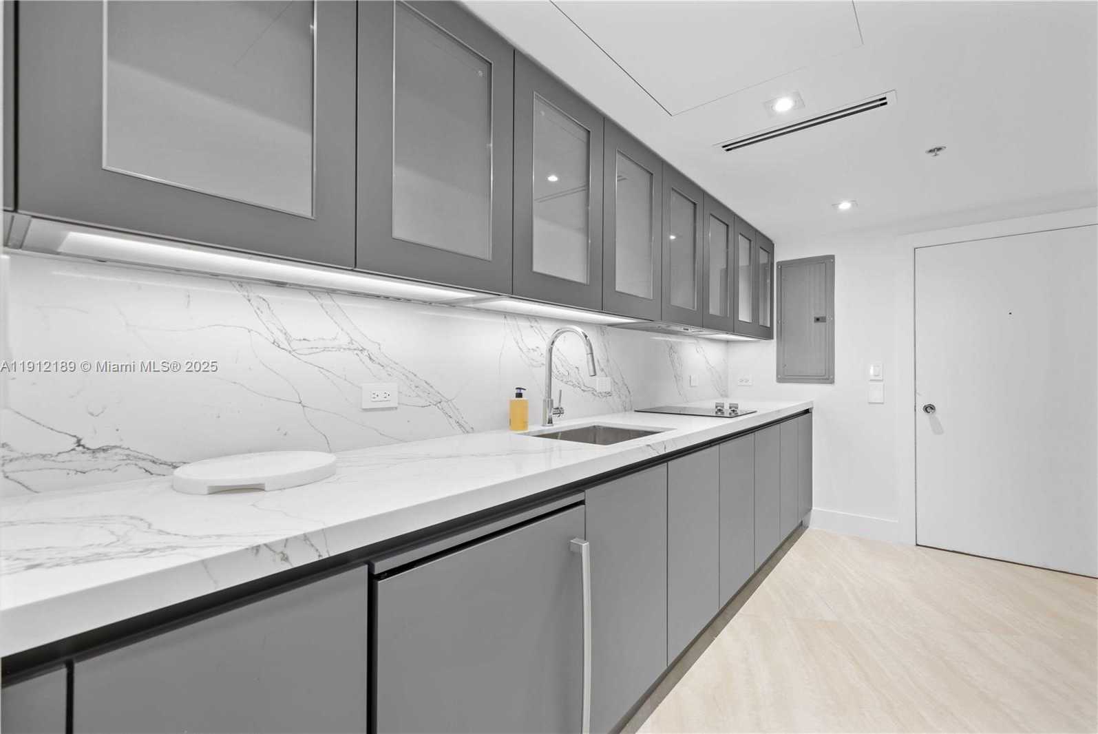 Small Image of 5500 COLLINS AVE #901 & 902, Miami Beach Number 21