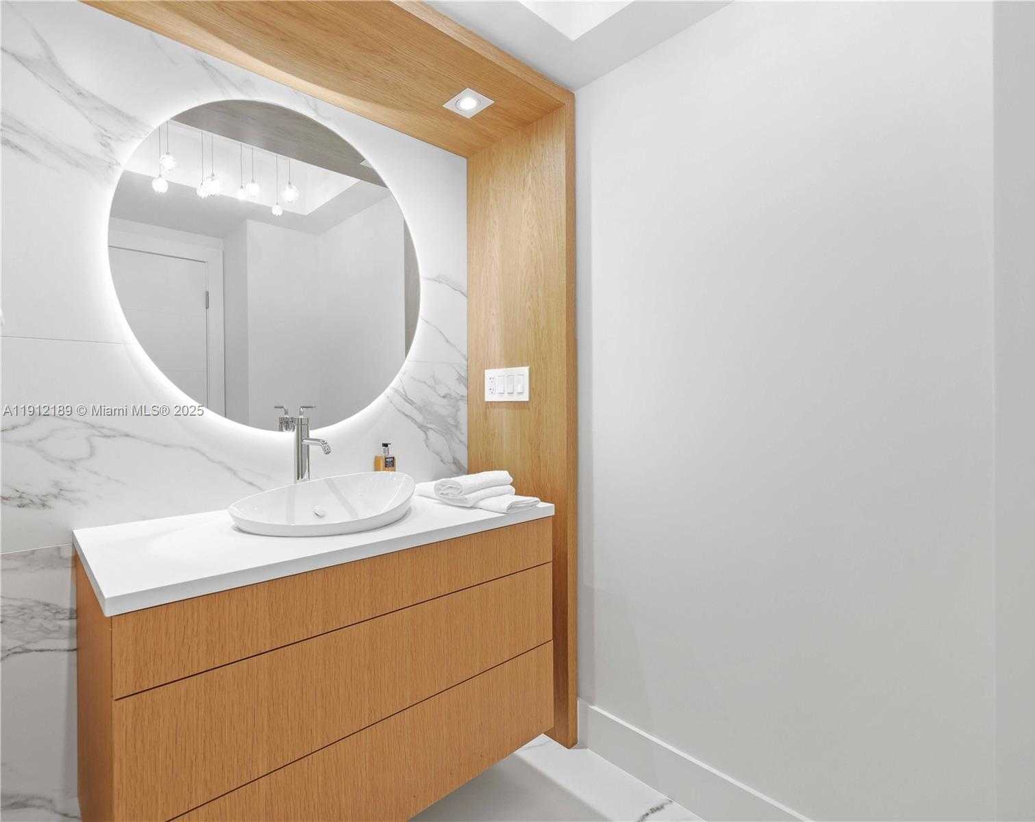 Small Image of 5500 COLLINS AVE #901 & 902, Miami Beach Number 23