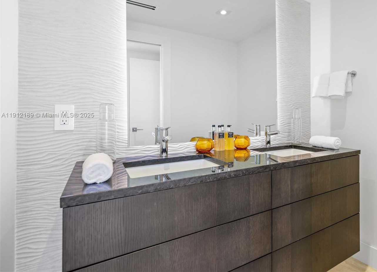 Small Image of 5500 COLLINS AVE #901 & 902, Miami Beach Number 53