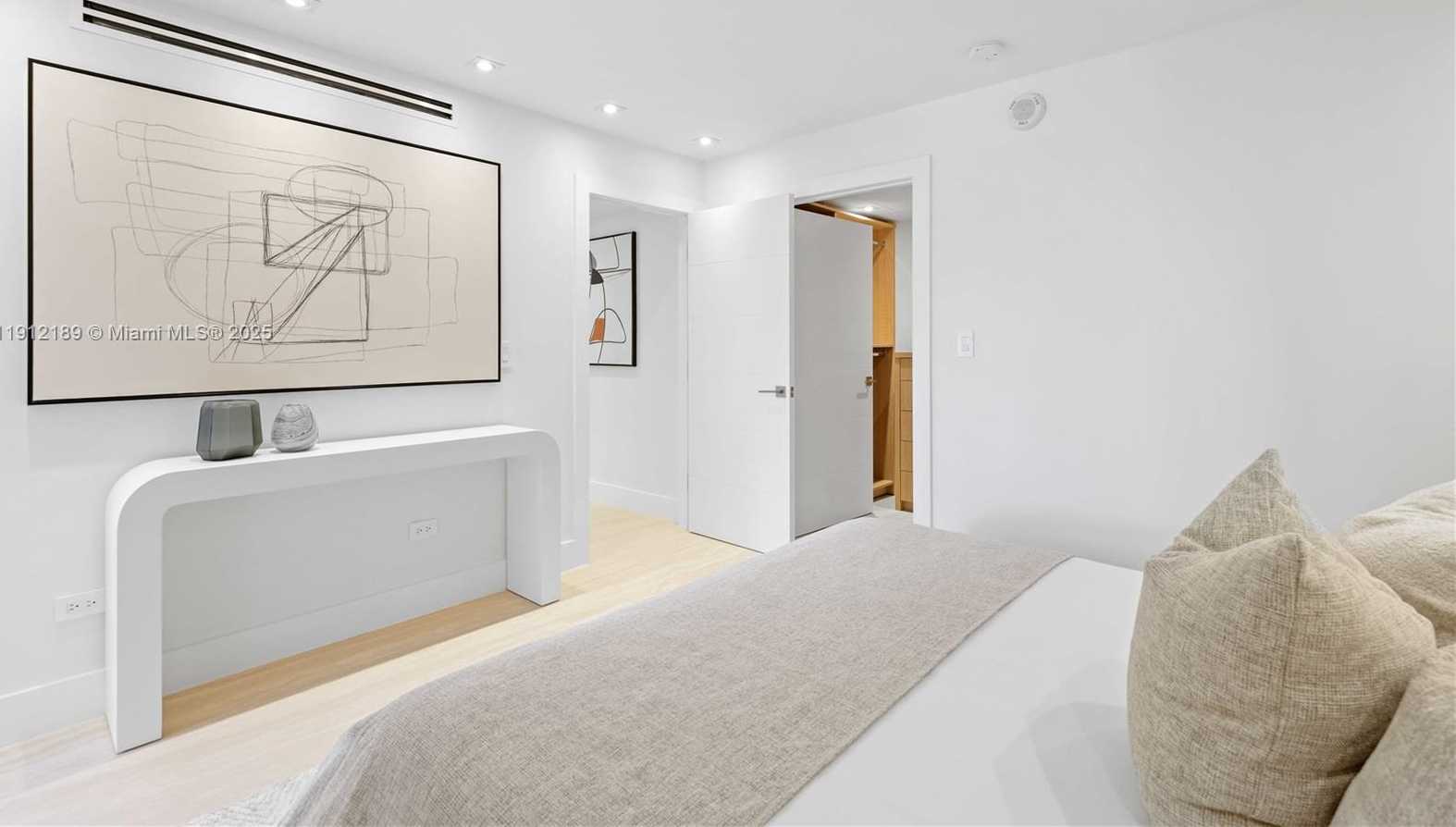 Small Image of 5500 COLLINS AVE #901 & 902, Miami Beach Number 58