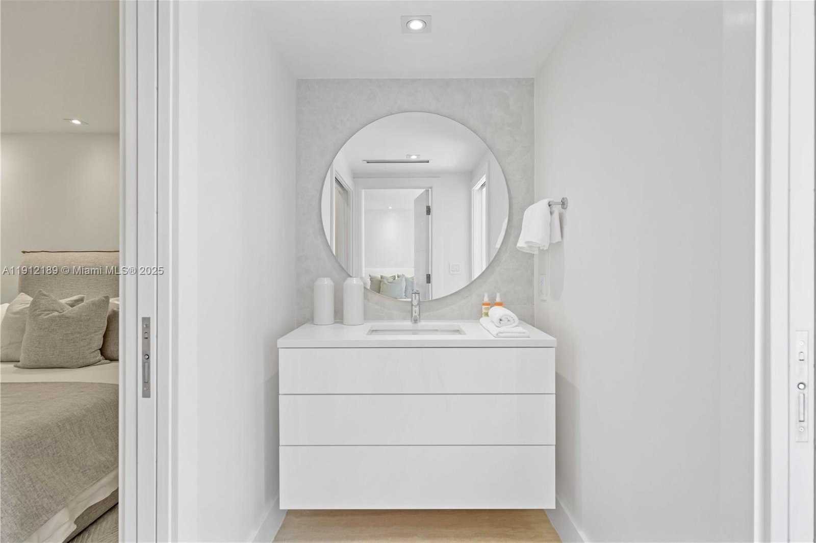 Small Image of 5500 COLLINS AVE #901 & 902, Miami Beach Number 59