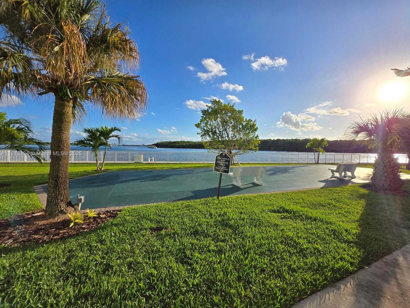 Small Image of 300 BAYVIEW DR #1611, Sunny Isles Beach Number 10