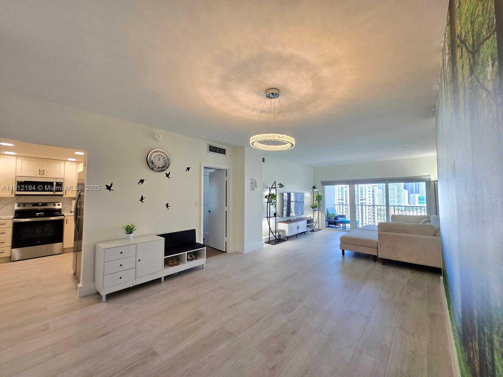 Small Image of 300 BAYVIEW DR #1611, Sunny Isles Beach Number 15