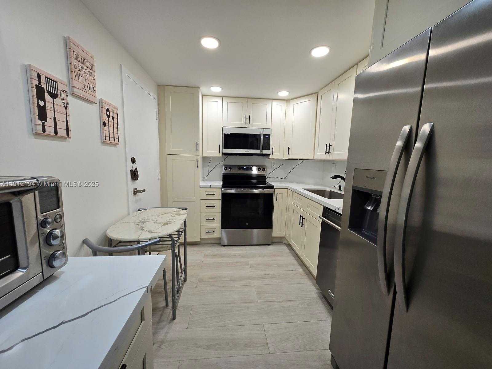 Small Image of 300 BAYVIEW DR #1611, Sunny Isles Beach Number 19
