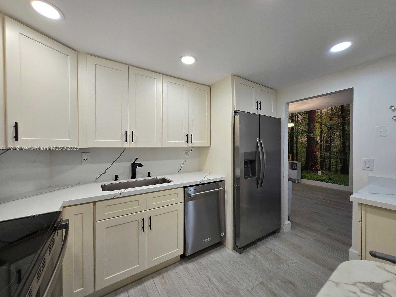 Small Image of 300 BAYVIEW DR #1611, Sunny Isles Beach Number 22