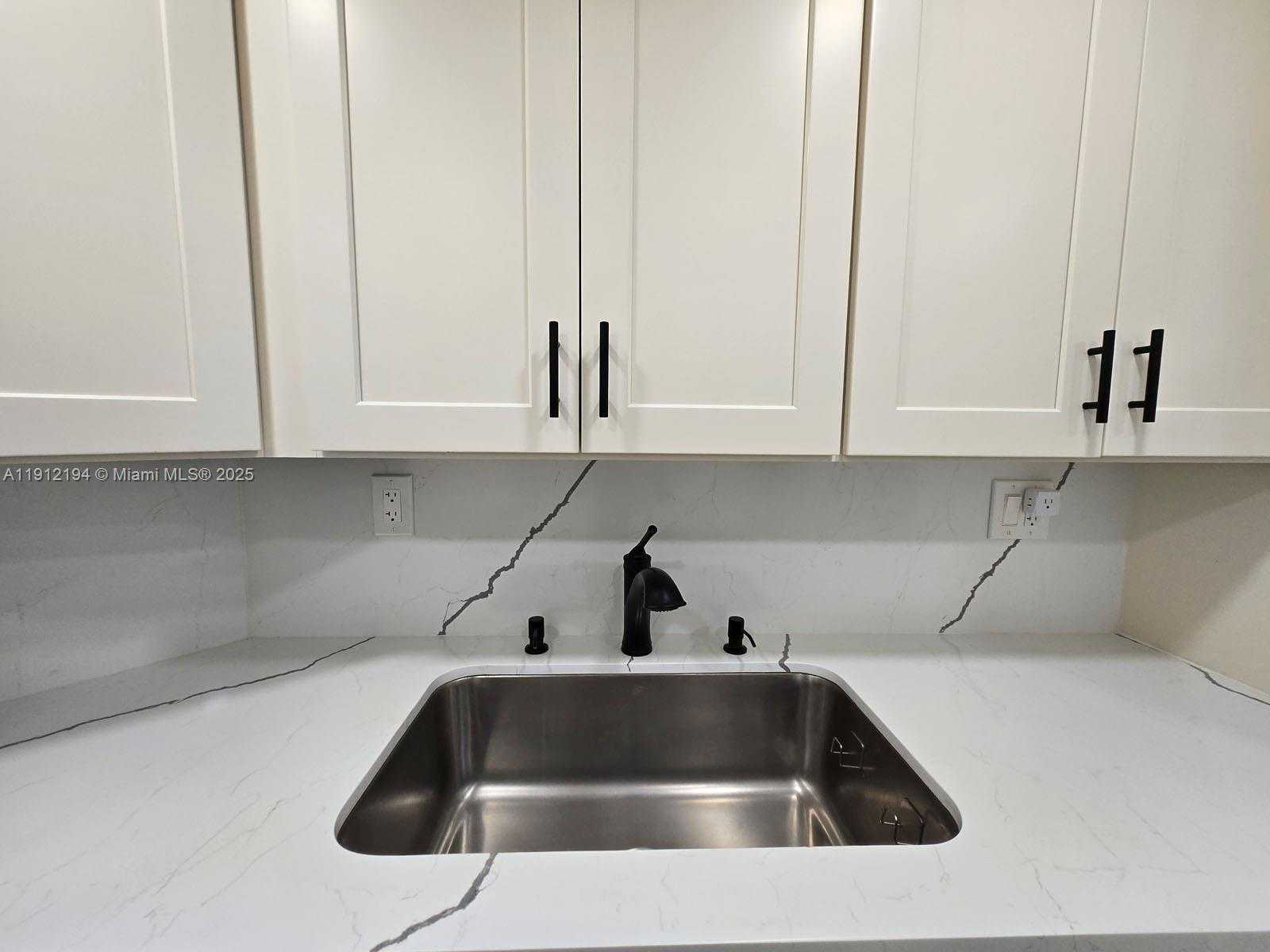 Small Image of 300 BAYVIEW DR #1611, Sunny Isles Beach Number 24