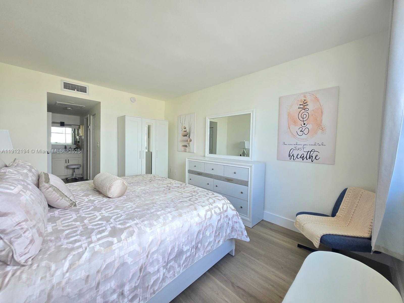 Small Image of 300 BAYVIEW DR #1611, Sunny Isles Beach Number 29