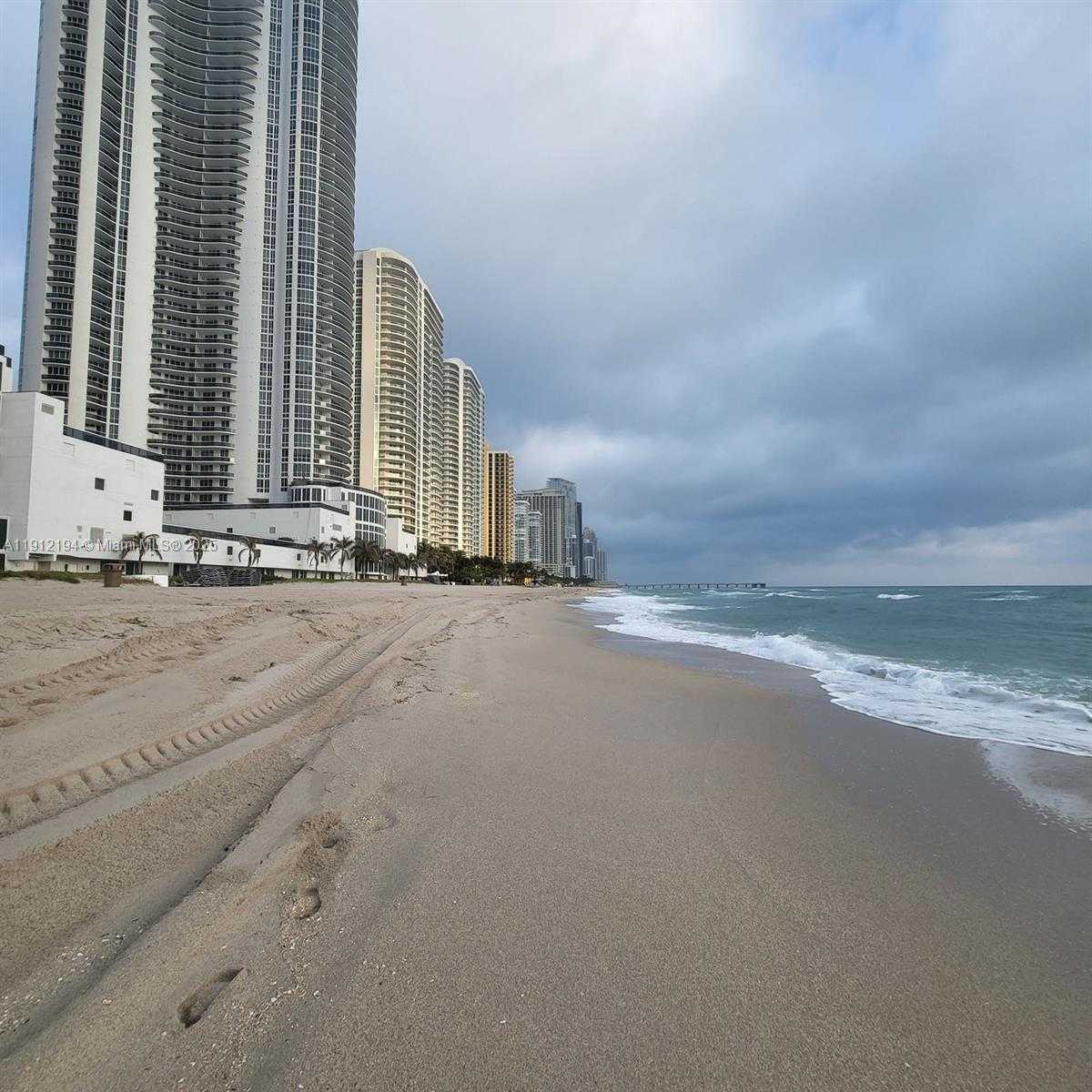 Small Image of 300 BAYVIEW DR #1611, Sunny Isles Beach Number 3