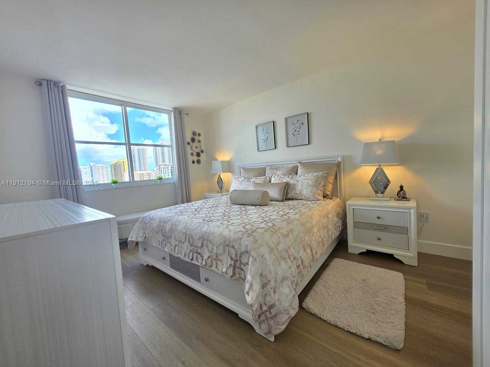 Small Image of 300 BAYVIEW DR #1611, Sunny Isles Beach Number 31