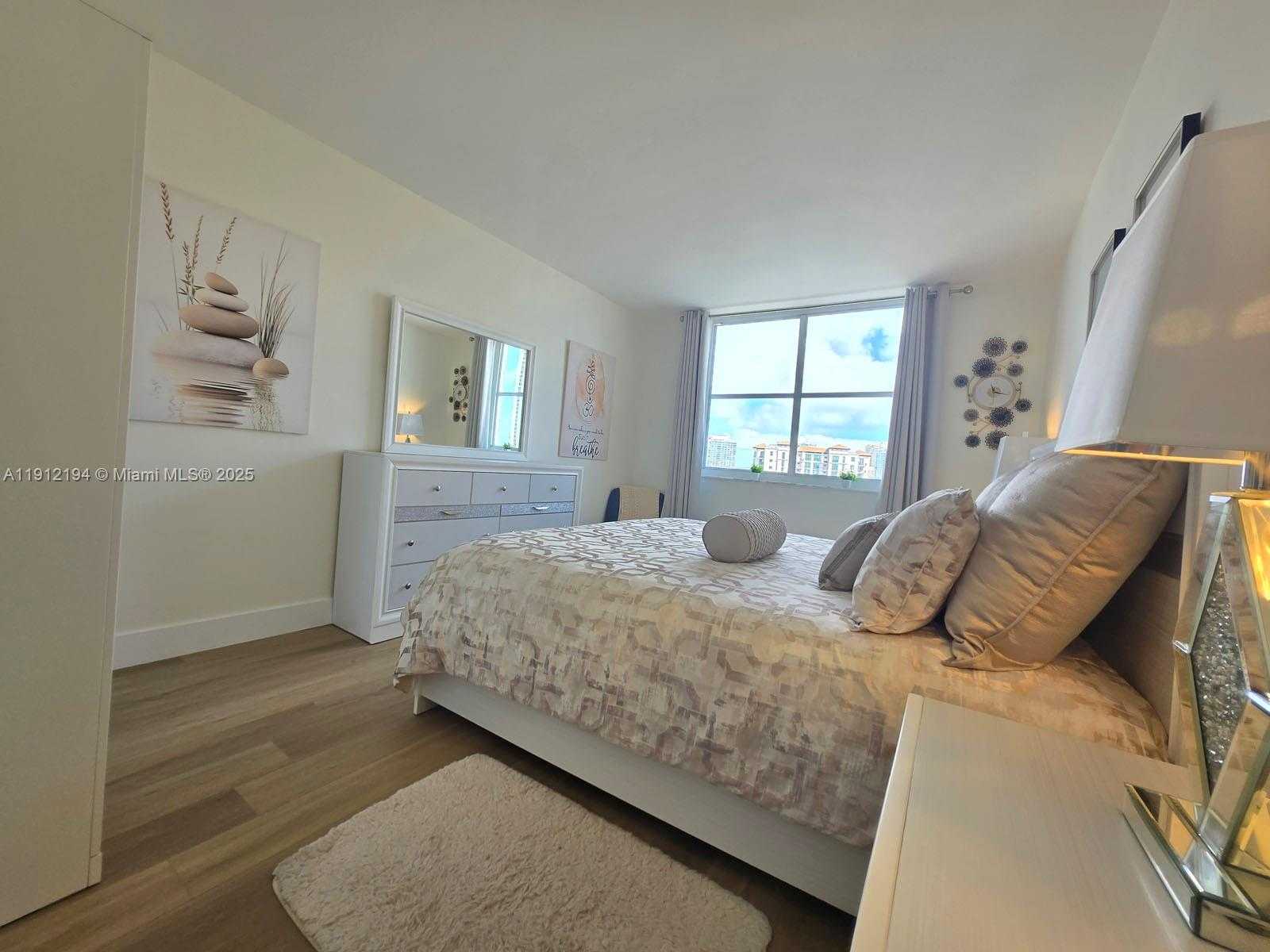 Small Image of 300 BAYVIEW DR #1611, Sunny Isles Beach Number 32