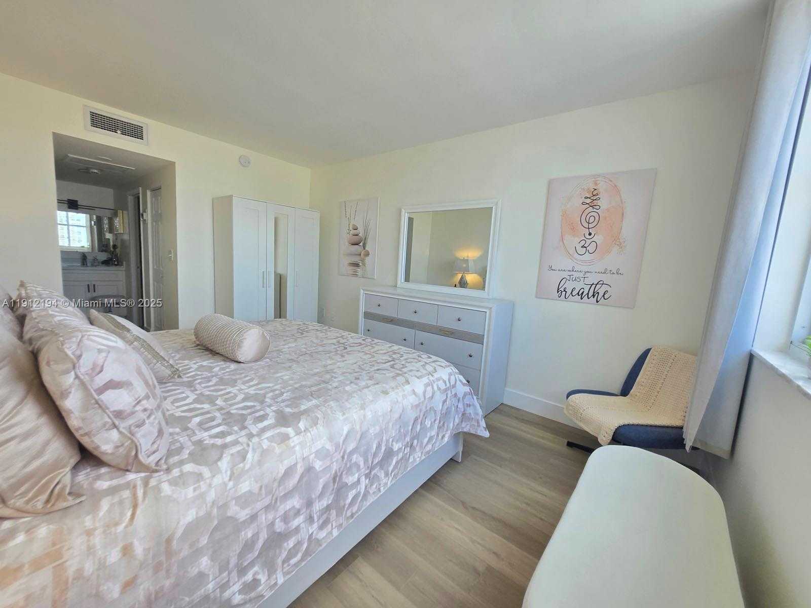 Small Image of 300 BAYVIEW DR #1611, Sunny Isles Beach Number 35