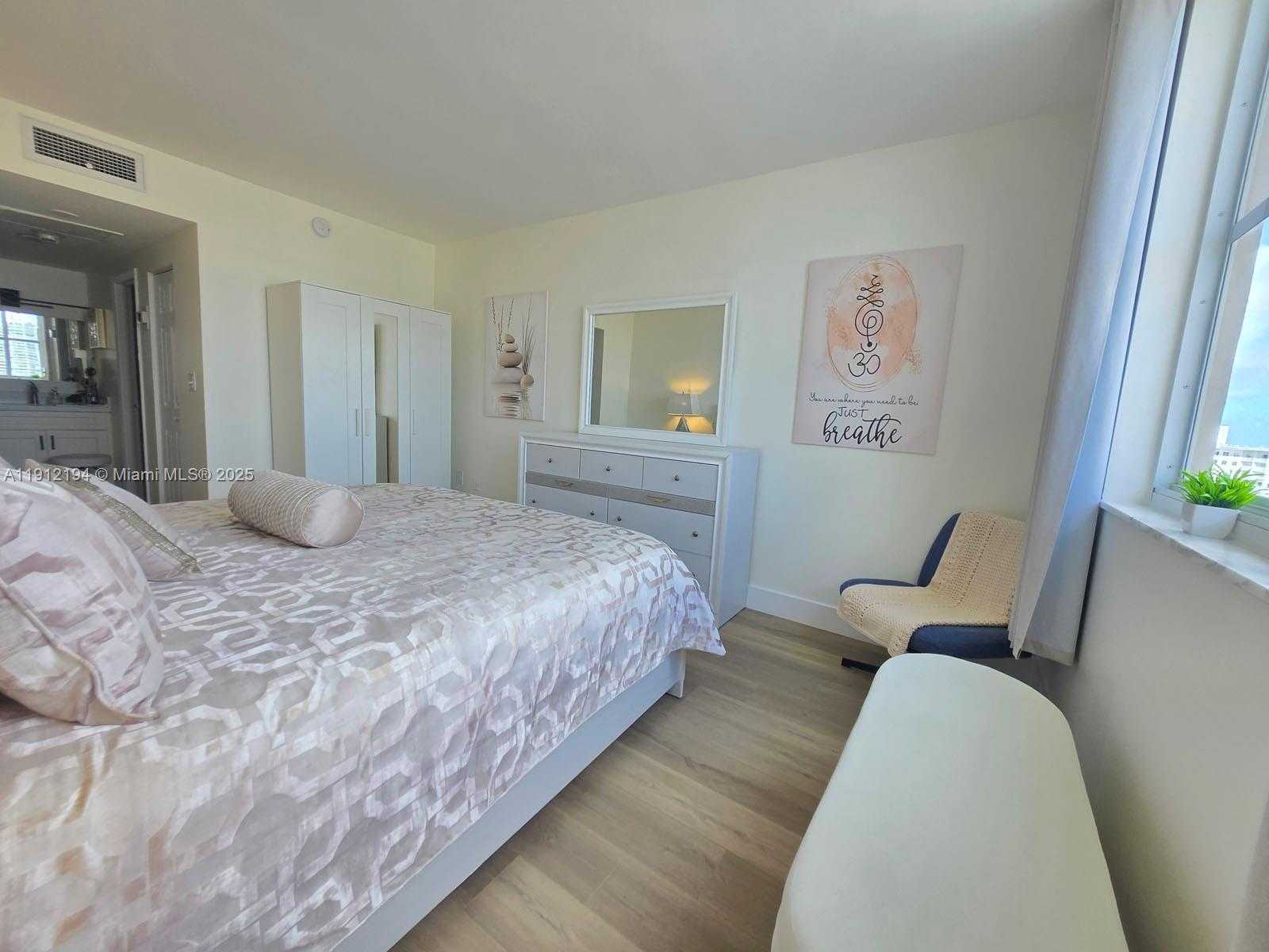 Small Image of 300 BAYVIEW DR #1611, Sunny Isles Beach Number 36