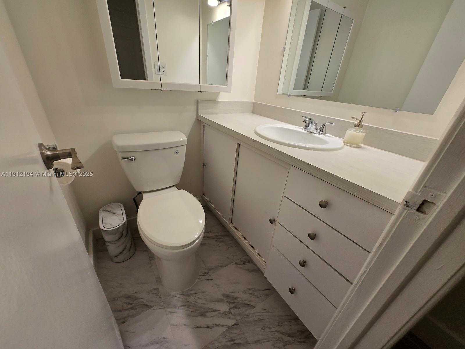 Small Image of 300 BAYVIEW DR #1611, Sunny Isles Beach Number 37