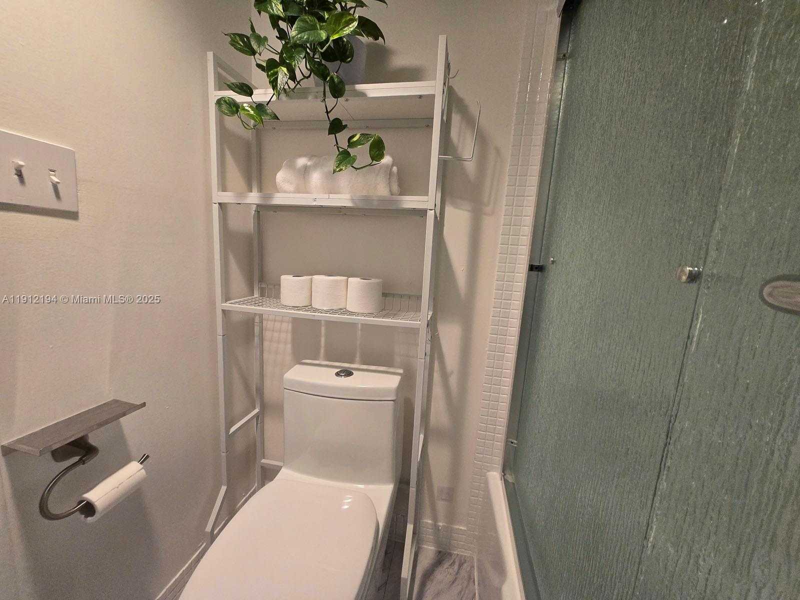 Small Image of 300 BAYVIEW DR #1611, Sunny Isles Beach Number 38