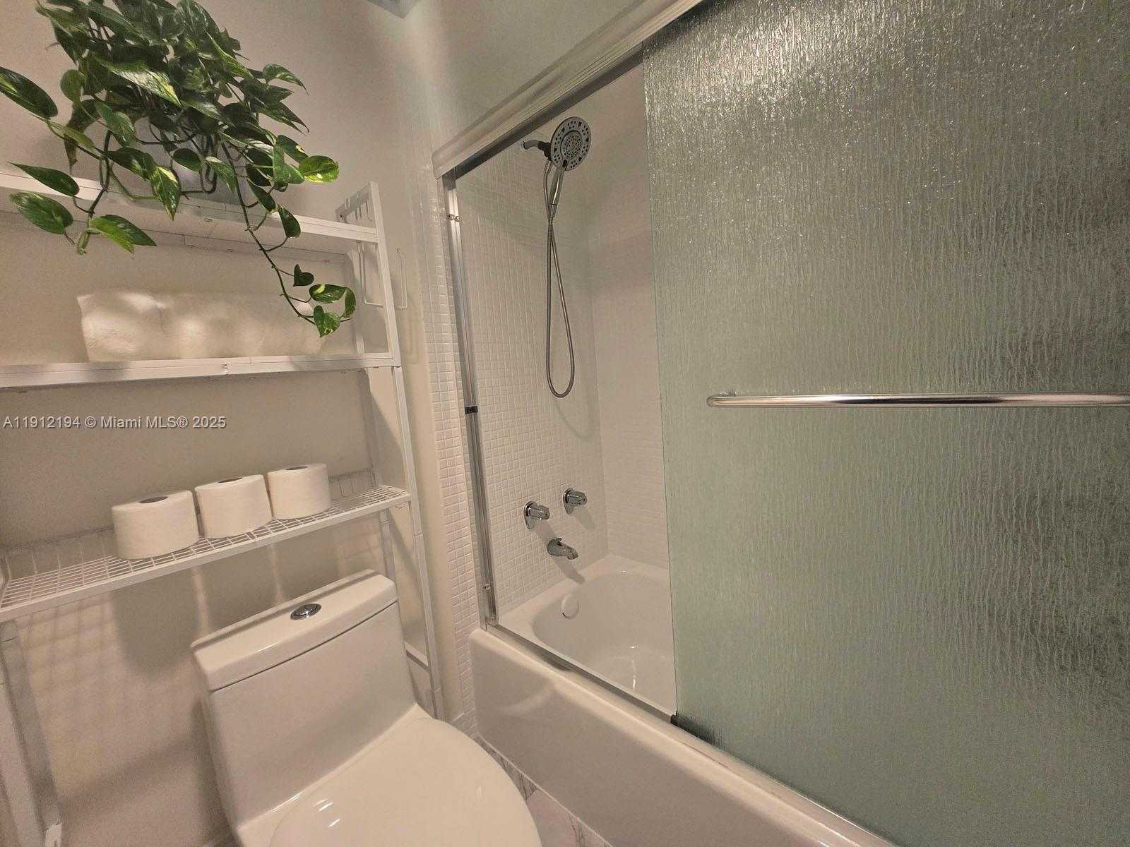 Small Image of 300 BAYVIEW DR #1611, Sunny Isles Beach Number 41