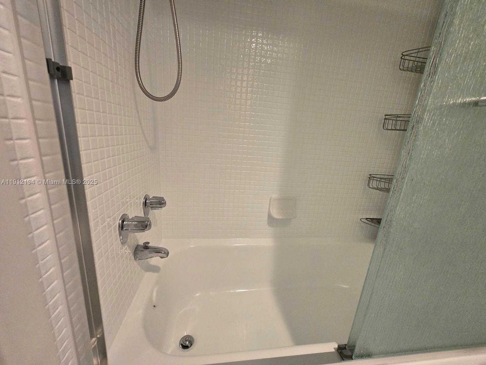 Small Image of 300 BAYVIEW DR #1611, Sunny Isles Beach Number 42