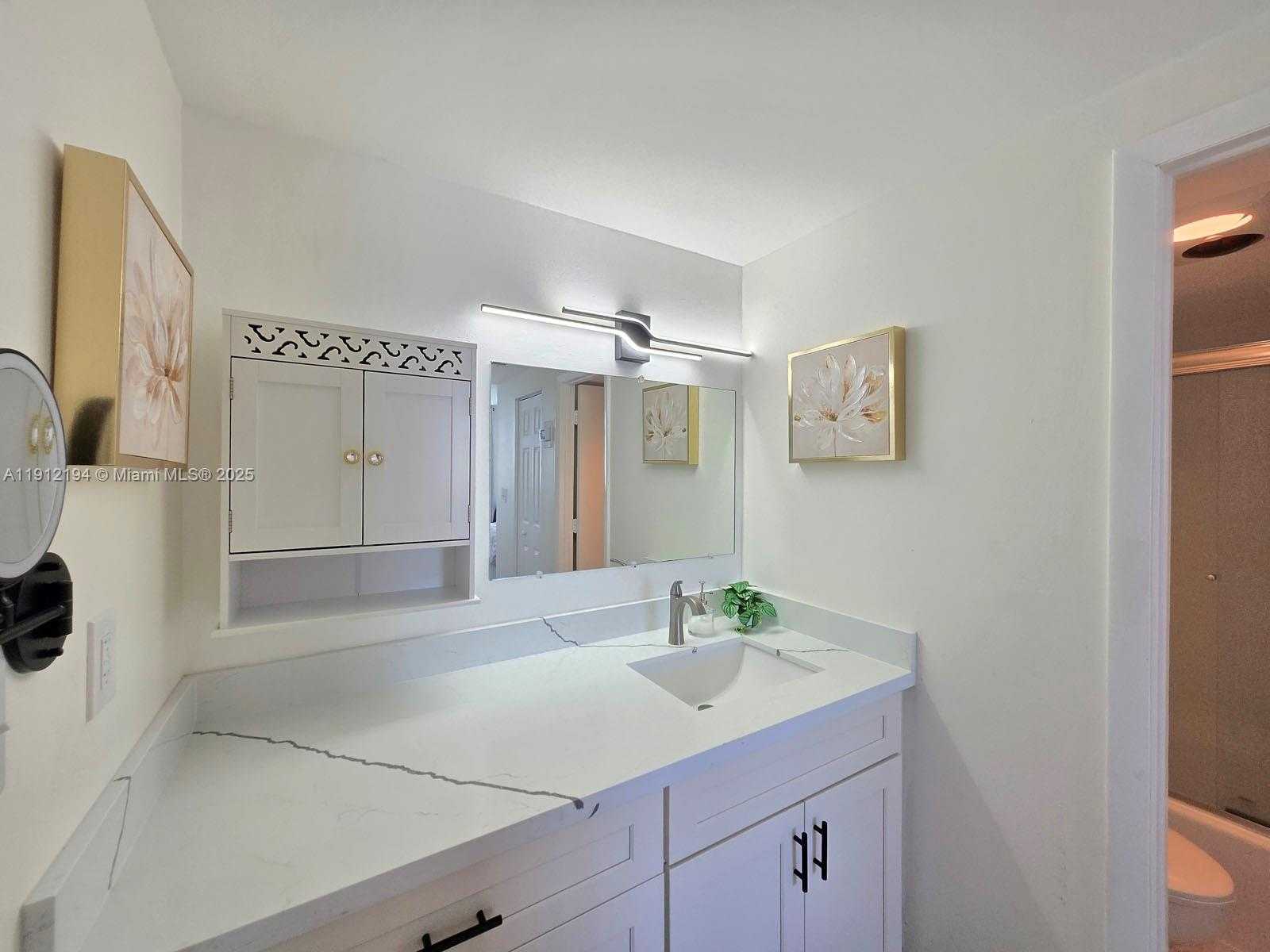 Small Image of 300 BAYVIEW DR #1611, Sunny Isles Beach Number 45