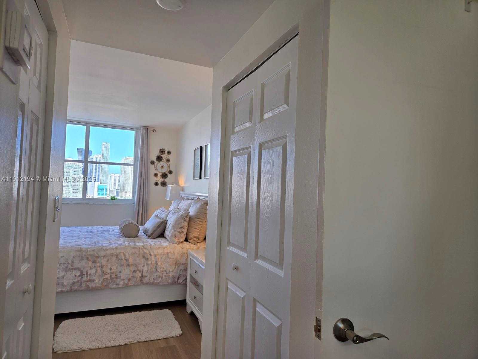 Small Image of 300 BAYVIEW DR #1611, Sunny Isles Beach Number 46