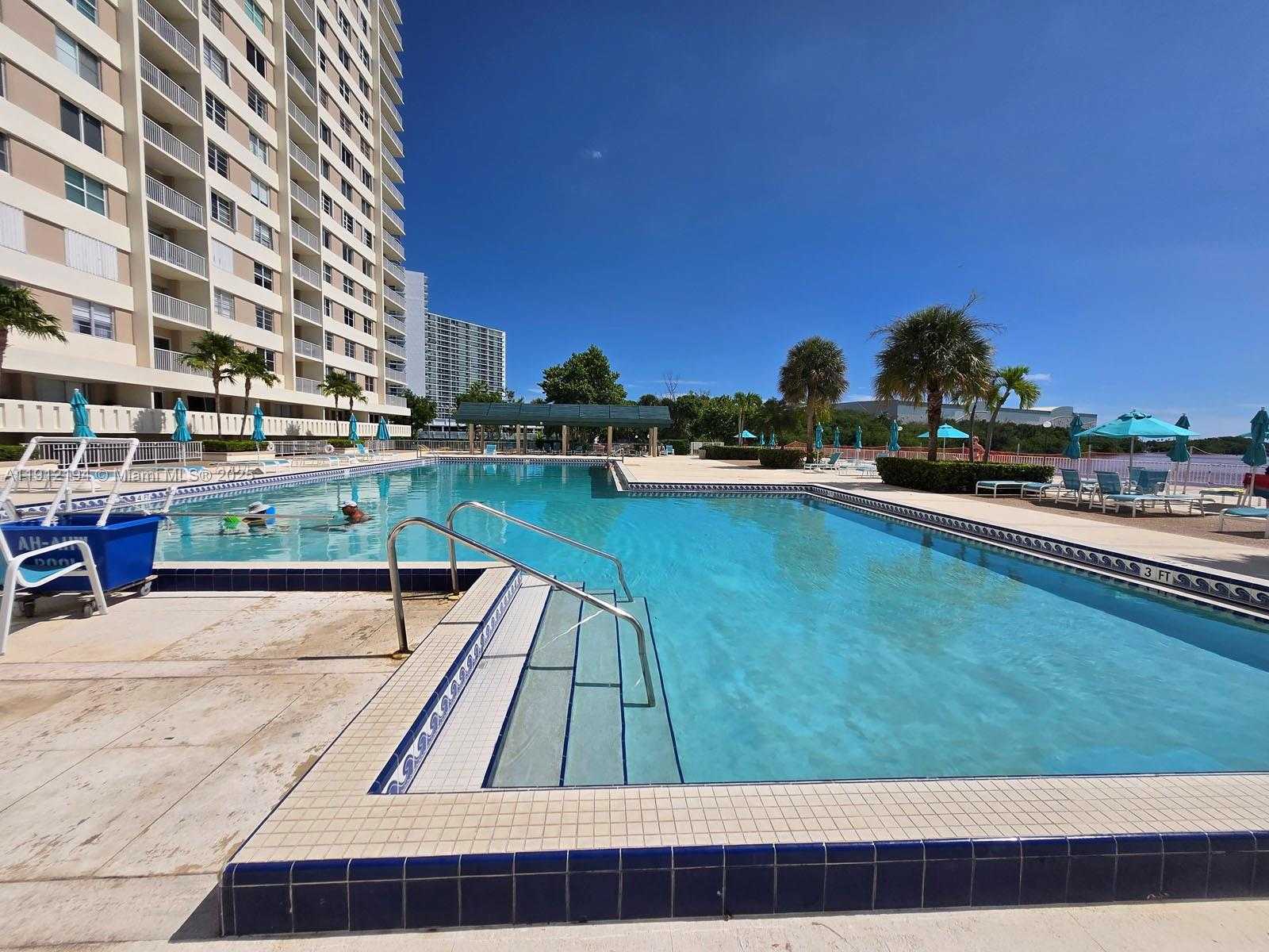 Small Image of 300 BAYVIEW DR #1611, Sunny Isles Beach Number 48