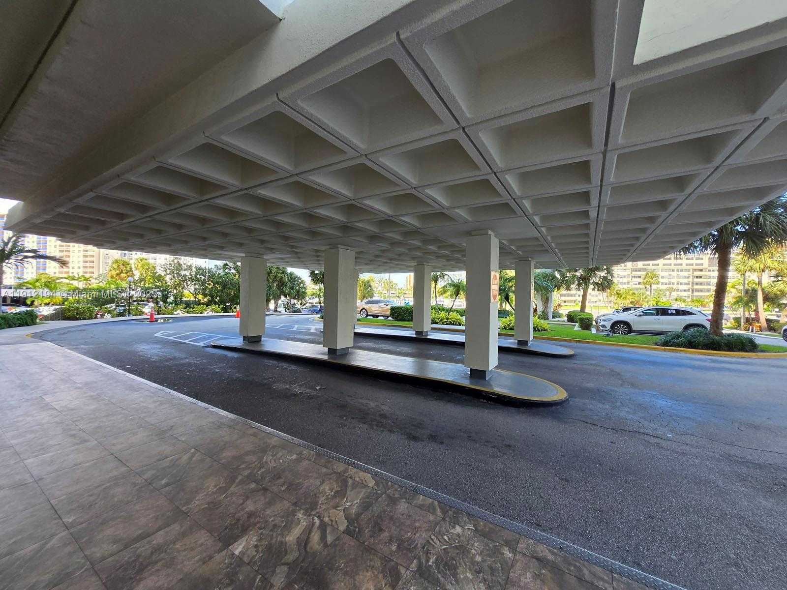 Small Image of 300 BAYVIEW DR #1611, Sunny Isles Beach Number 60