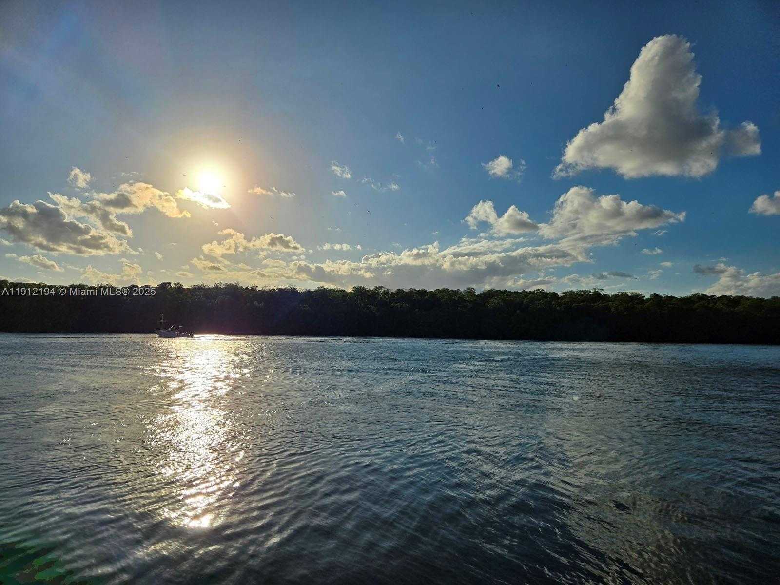 Small Image of 300 BAYVIEW DR #1611, Sunny Isles Beach Number 7