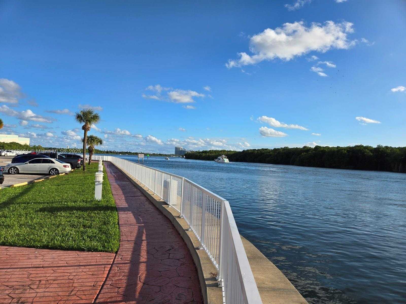 Small Image of 300 BAYVIEW DR #1611, Sunny Isles Beach Number 8