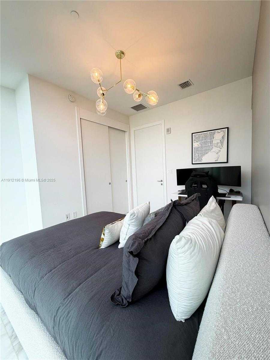 Small Image of 1451 BRICKELL AVE #4304, Miami Number 12