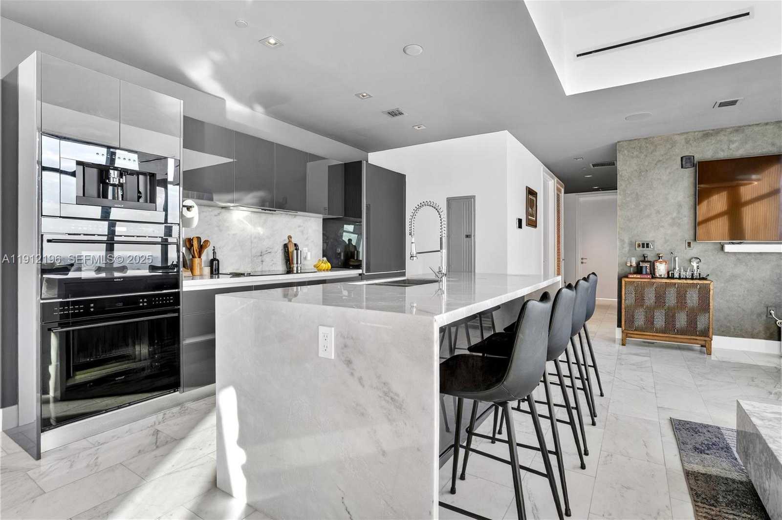 Small Image of 1451 BRICKELL AVE #4304, Miami Number 26