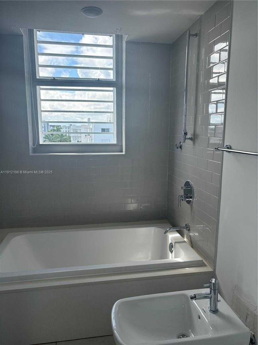 Small Image of 1025 92 ST #701, Bay Harbor Islands Number 16