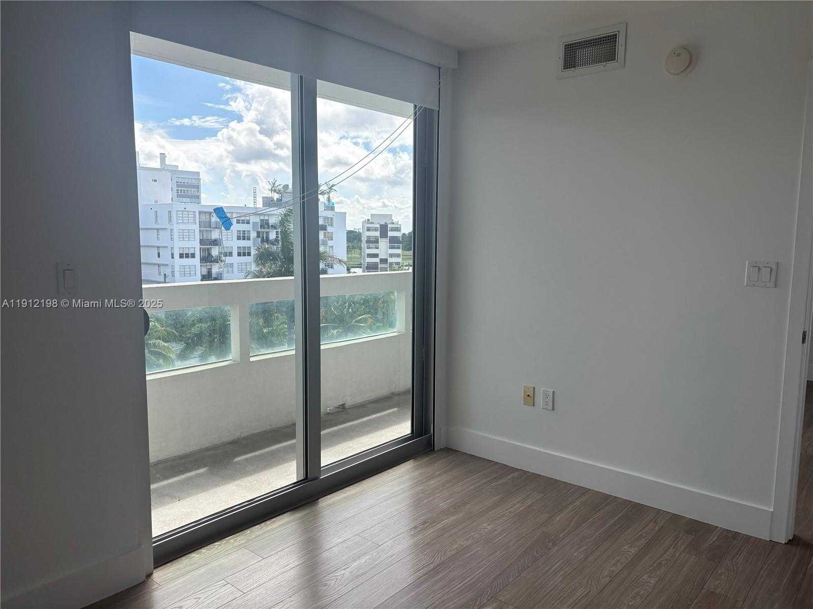 Small Image of 1025 92 ST #701, Bay Harbor Islands Number 19