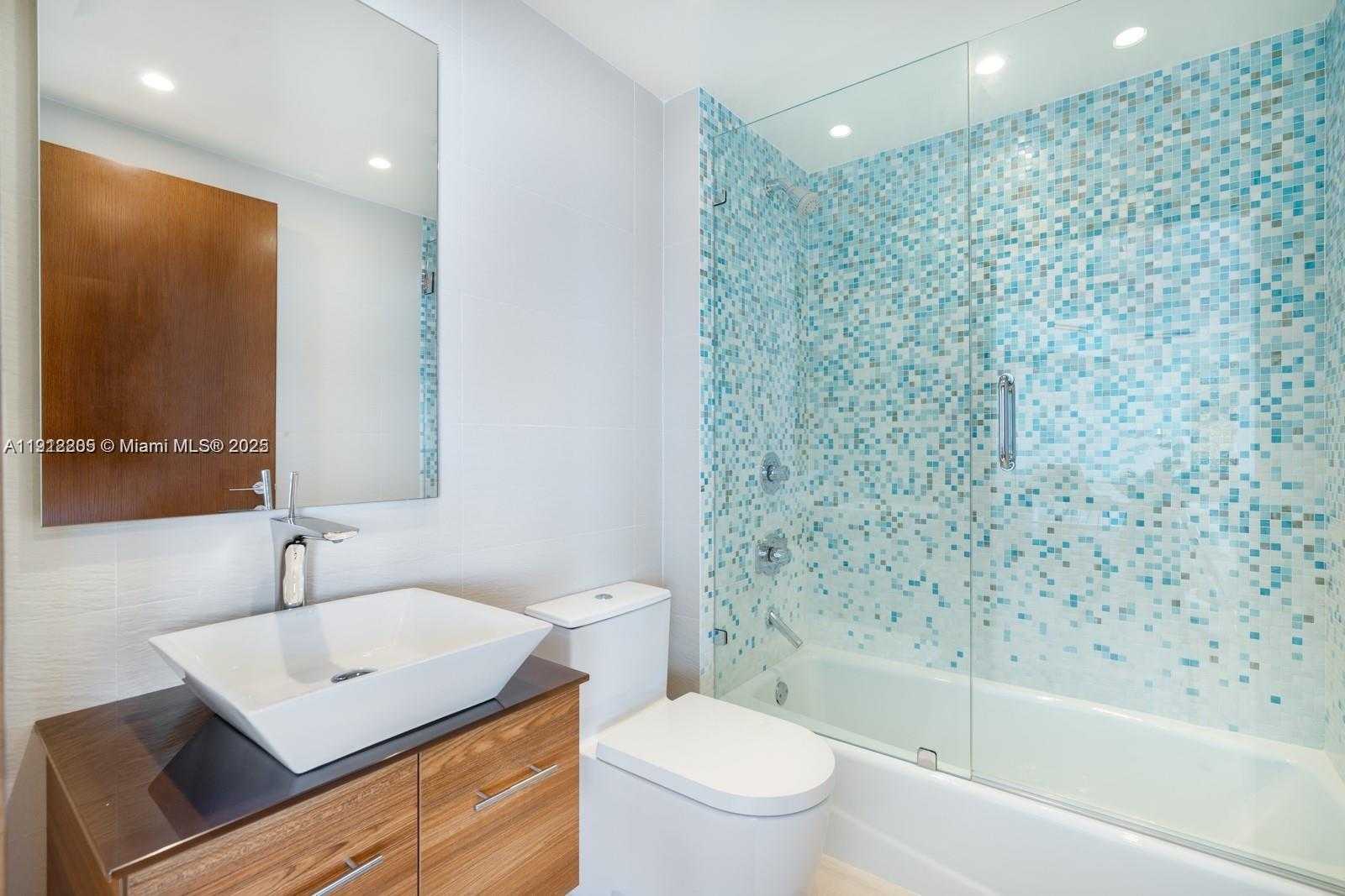 Small Image of 450 ALTON RD #3303, Miami Beach Number 12