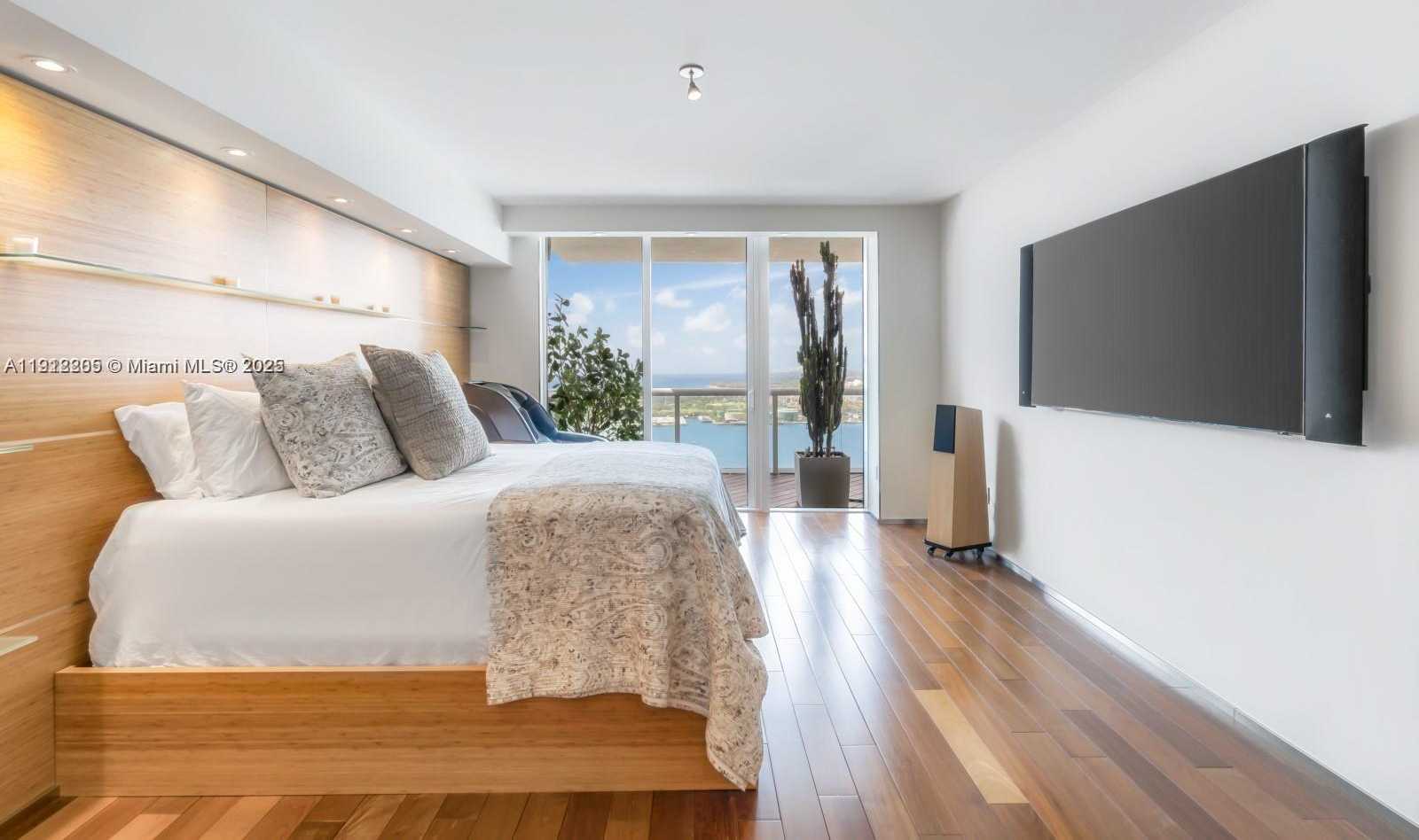 Small Image of 450 ALTON RD #3303, Miami Beach Number 18