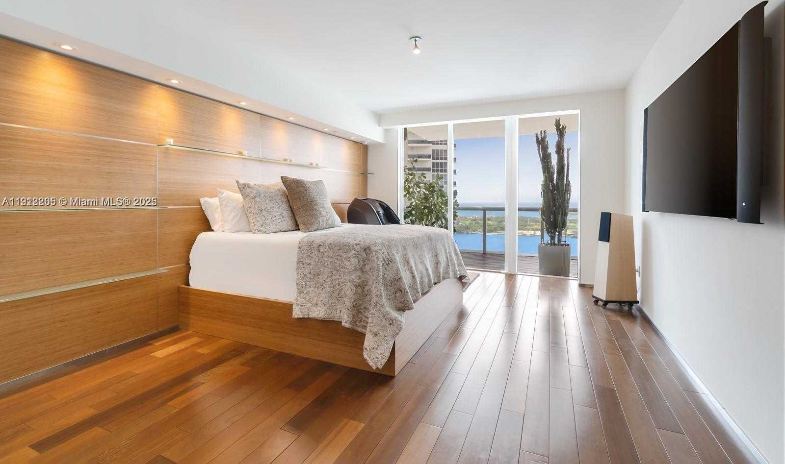 Small Image of 450 ALTON RD #3303, Miami Beach Number 9