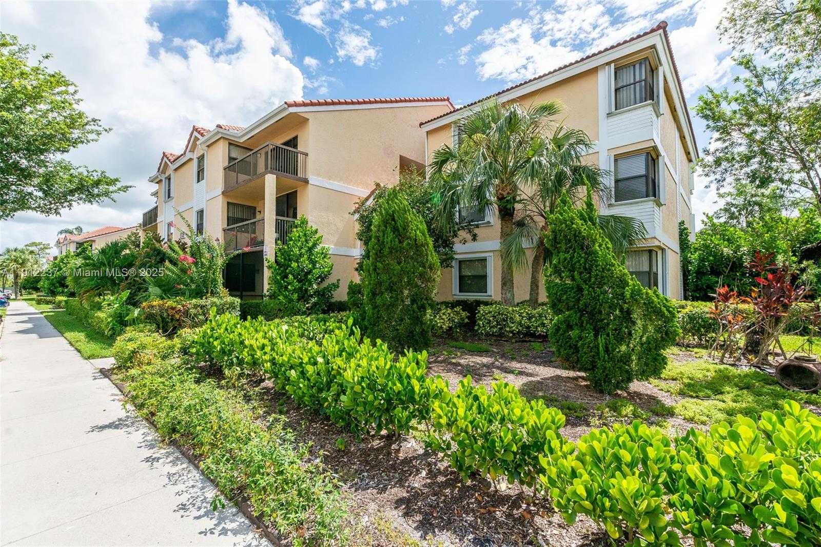 Small Image of 5721 RIVERSIDE DR #202B5, Coral Springs Number 3